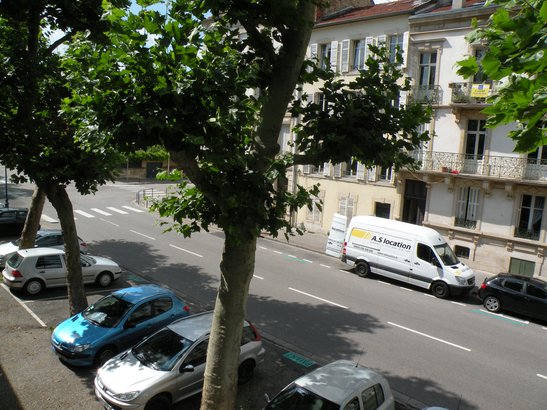  une vue de la rue H. Déglin